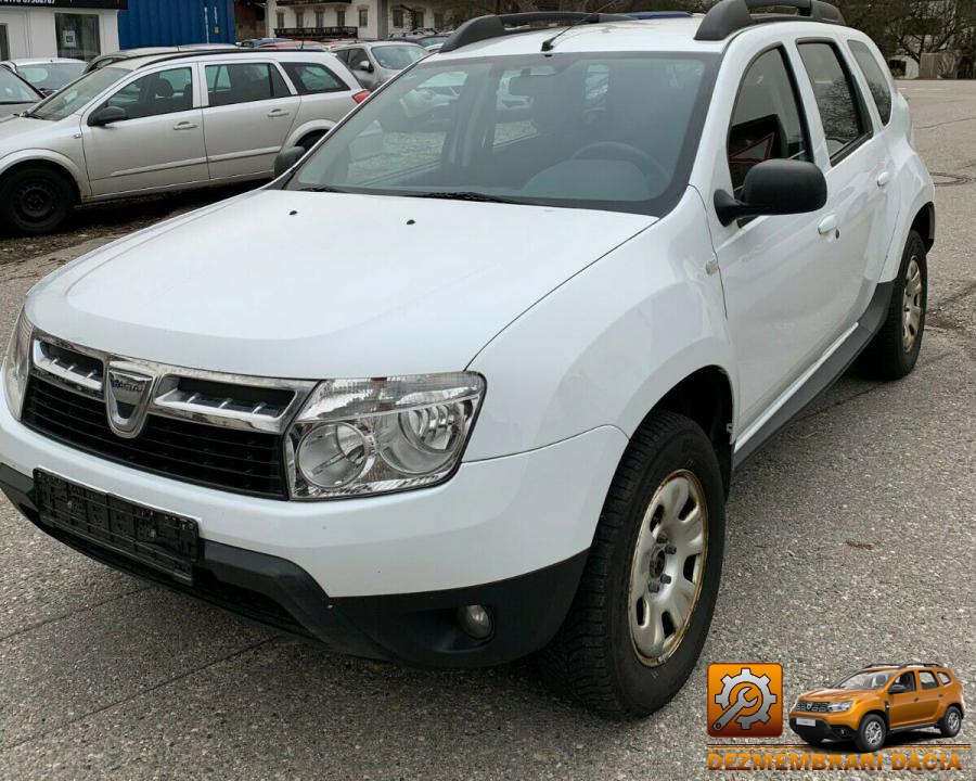 Aripa spate dacia duster 2013